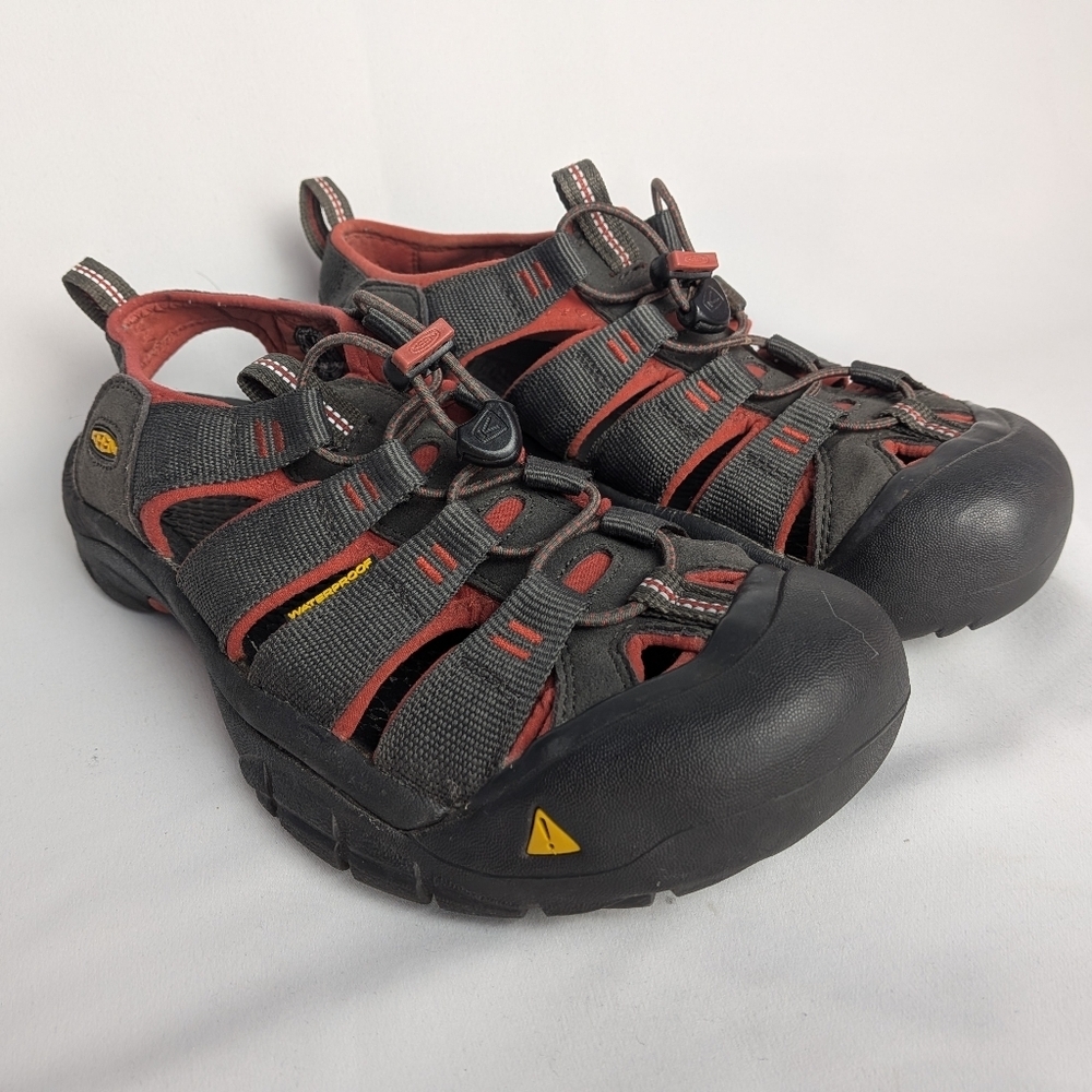 KEEN Men Sandals Waterproof Size 9.5 US Gray And Red Outdoor Vacation Washable
